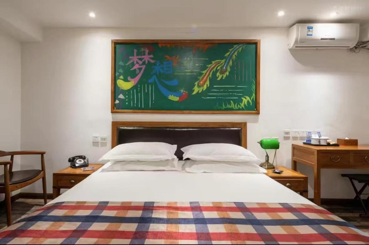 Nostalgia Hotel Beijing Guozijian Ghost Street - Near Beijing Lama Temple, Beihai Park, Jingshan Park, Drum Tower, Houhai Bar Street, Tian'Anmen Square, Located In Beijing Traditional Hutongs, 5 Minutes Away From Beixinqiao Metro Station Exterior foto