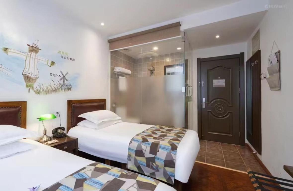 Nostalgia Hotel Beijing Guozijian Ghost Street - Near Beijing Lama Temple, Beihai Park, Jingshan Park, Drum Tower, Houhai Bar Street, Tian'Anmen Square, Located In Beijing Traditional Hutongs, 5 Minutes Away From Beixinqiao Metro Station Exterior foto
