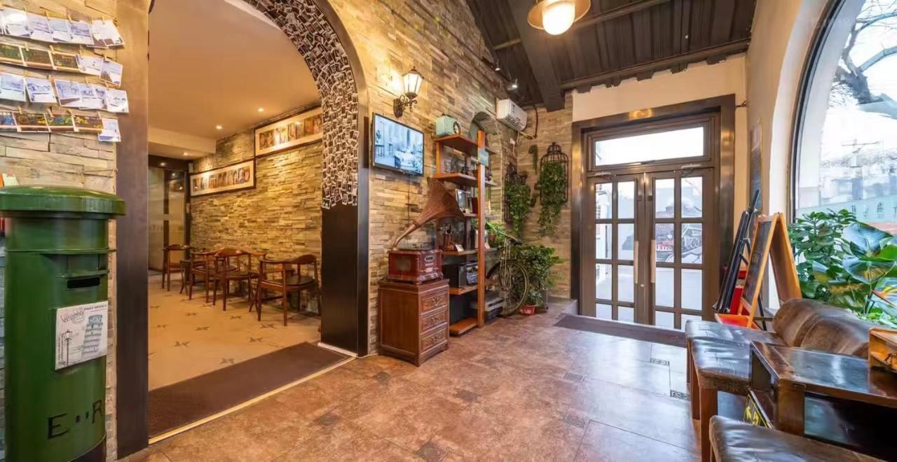 Nostalgia Hotel Beijing Guozijian Ghost Street - Near Beijing Lama Temple, Beihai Park, Jingshan Park, Drum Tower, Houhai Bar Street, Tian'Anmen Square, Located In Beijing Traditional Hutongs, 5 Minutes Away From Beixinqiao Metro Station Exterior foto