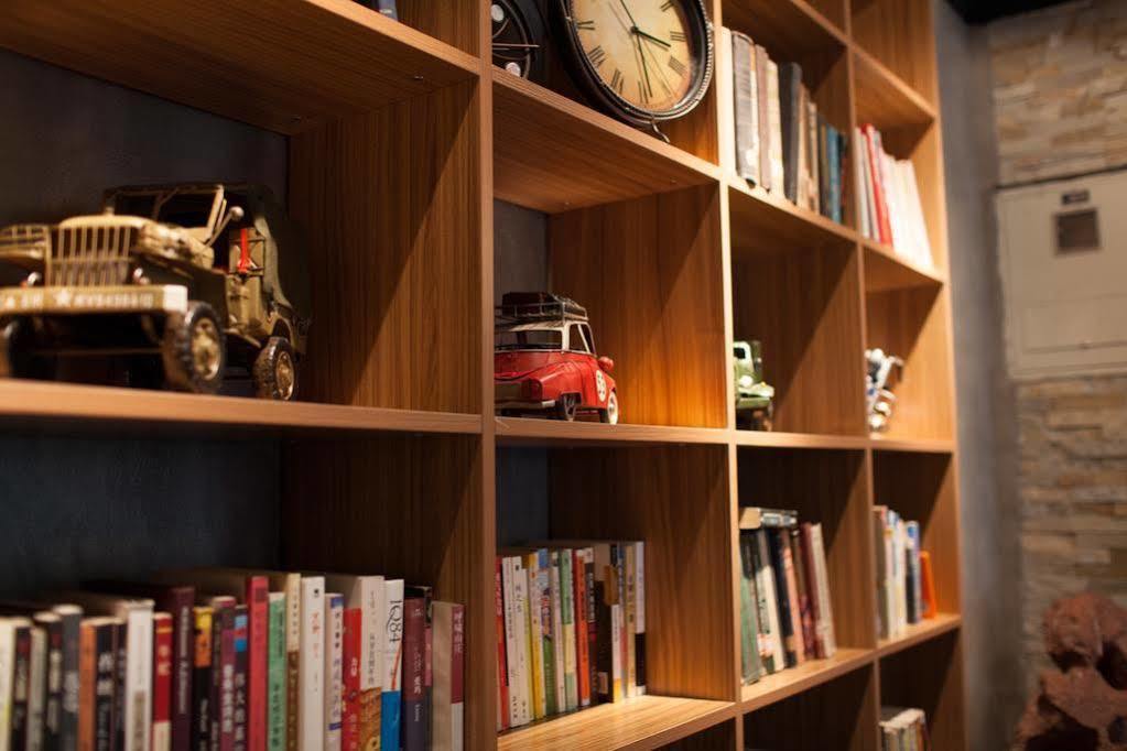 Nostalgia Hotel Beijing Guozijian Ghost Street - Near Beijing Lama Temple, Beihai Park, Jingshan Park, Drum Tower, Houhai Bar Street, Tian'Anmen Square, Located In Beijing Traditional Hutongs, 5 Minutes Away From Beixinqiao Metro Station Exterior foto