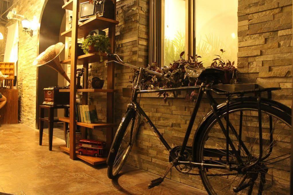 Nostalgia Hotel Beijing Guozijian Ghost Street - Near Beijing Lama Temple, Beihai Park, Jingshan Park, Drum Tower, Houhai Bar Street, Tian'Anmen Square, Located In Beijing Traditional Hutongs, 5 Minutes Away From Beixinqiao Metro Station Exterior foto